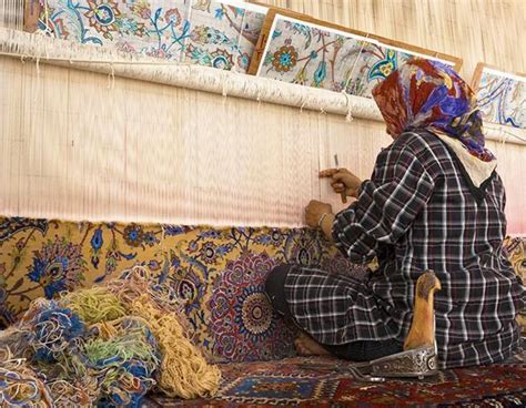  Building Iran: A Tapestry Woven from Stone and Dreams